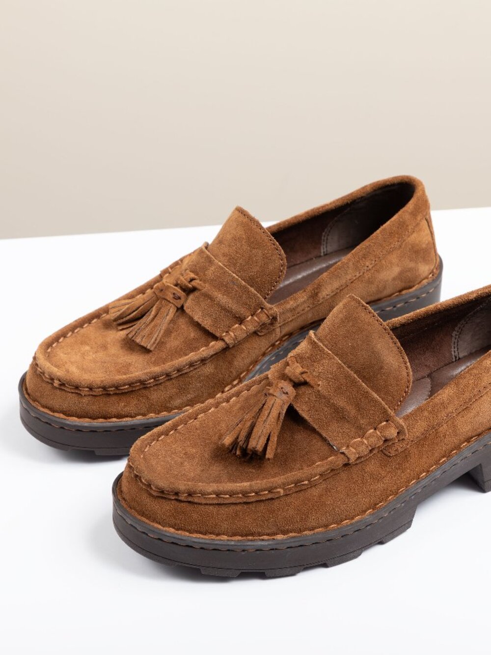 Born Capri Suede Tassel Loafers 9M Rust Brown Chunky Lug Sole Slip On BR0050180 - Picture 2 of 8